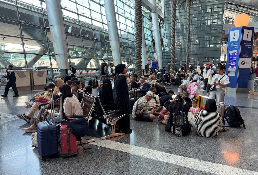 ഇസ്രായേൽ- ഇറാൻ യുദ്ധം: മലയാളികൾ അടക്കം ആയിരക്കണക്കിന് യാത്രക്കാർ ദോഹ എയർപോർട്ടിൽ കുടുങ്ങിക്കിടക്കുന്നു